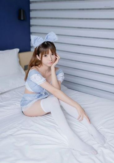 年轻的丝袜老师2_1080在线观看高清